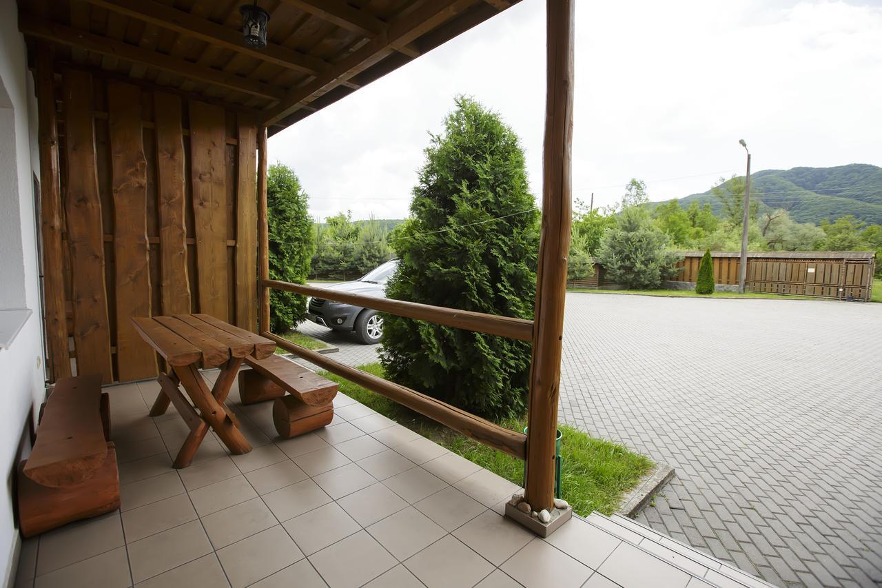 Hôtel Trembita à Khoust Extérieur photo