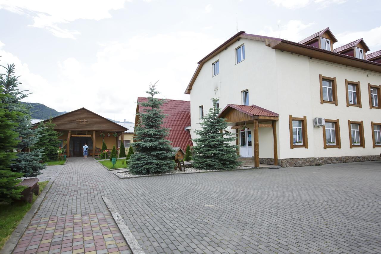 Hôtel Trembita à Khoust Extérieur photo