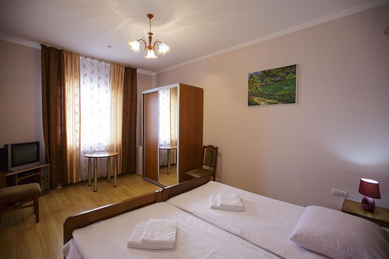 Hôtel Trembita à Khoust Extérieur photo